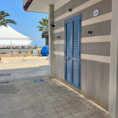 Hotel Al Delfino Blu Margherita Di Savoia Exterior foto